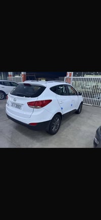 توكسان للبيع 2015 رقم وسنويه وهزه جديده  كفاله من الصبغ والفتح  ماشيه ...