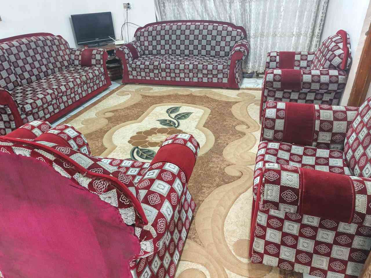 السلام عليكم 
تخم 10 مقاعد تزكام قماشه حلو نظيف 
السعر 350 
رقم الهاتف ***********
