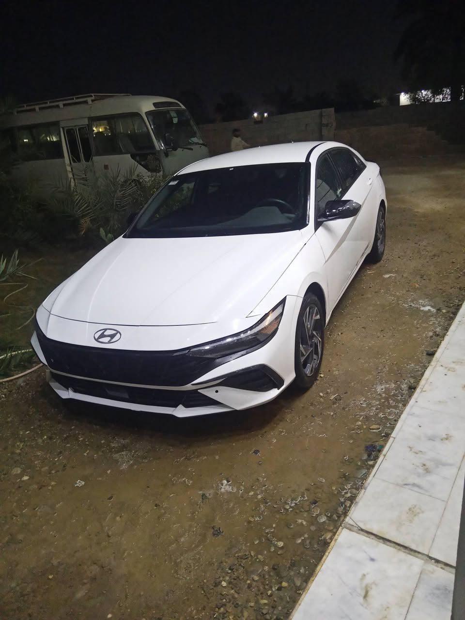 السلام عليكم للبيع الانترا وارد امريكي موديل 2025 ماشيه 14الف فول مواصفات عده الفتحه التواصل ***********
