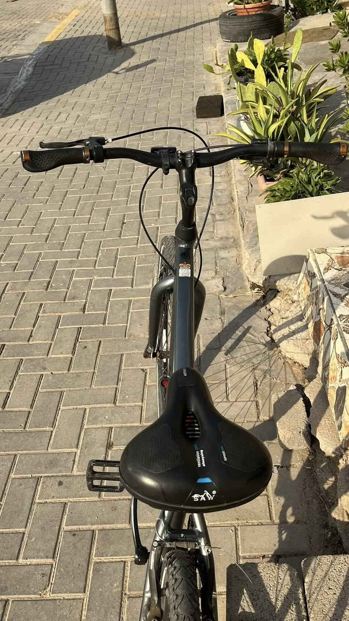 سلام عليكم يايسكل ماركه uniga c700 نوعيه راقيه  نضيف ٪؜٨٥ ما مبدل بي اي شي
قير خلفي ٧نمرات 

بلاديه مال شركه

أنطيك ويا سرج هديه والسرج البلادي

تايرات كلشي ما بيهه ولا مبدلات 

يتحمل وزن ١٢٠كيلو

طبعا سعره بالموقع ب ٦٠٠دولار
اني اخدته ب٢٥٠

راح أبيع ب٢٠٠ وبي مجال للشرايه 
مكاني بغداد حي الجهاد 
للتواصل ***********واتساب
