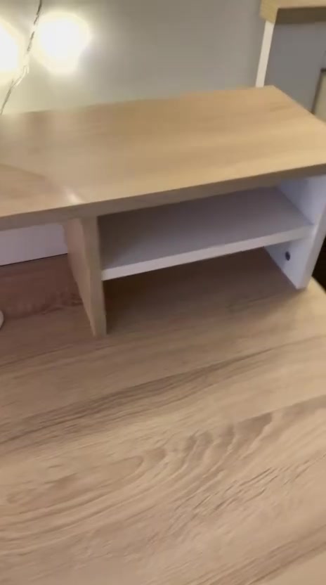 ميز دراسة إيكيا IKEA معروض للبيع 
كلش نظيف ومابي أي ضرر 
كومدي جبير طابقين، وجرارة، ورف سفلي لتخزين الكتب، وسطح الميز واسع بالاضافة الى الرفوف الي بيه


**إذا كنت صاحب هذا الإعلان وتريد حذفه لأي سبب، رجاءا أرسل رسالة إلى الدعم الفني**