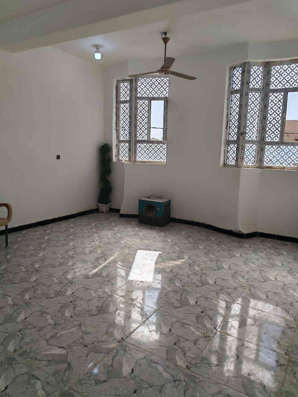 دار زراعي للبيع 
منطقه حي الشهداء الاول 
مساحه 100م واقع حال 140م 
شارع 15م 
يتكون البناء من طابقين 
الارضي غرفه + استقبال +مطبخ + صحيات 
بناء مسلح 
الثاني غرفتين مع صاله بناء عكاده
السعر 62 مع المجال 
للاستفسار اكثر مراسله الصفحه 
او اتصال ابو احمد 
***********
***********
