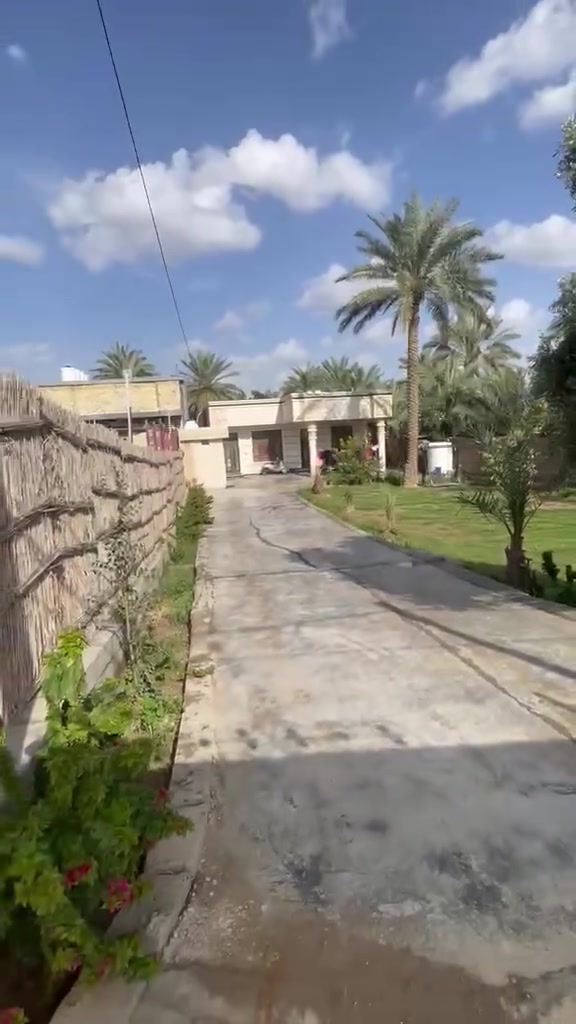 سلام عليكم
دار للبيع  🚞 

مساحه 550  متر واقع حال 850  متر واجه ١٨ متر طابو زراعي سند 25 عله طابو المحموديه بناء حديث ٣ غرف نوم حمامات  2 بناء سنه 2024 العنوان خلف بازين خانه حي الصفاء قرب حولي المحموديه تبليط الباب البيت مدرسه قريبه  ماء خطين +بير الاستفسار الاتصال صاحب البيت ***********

