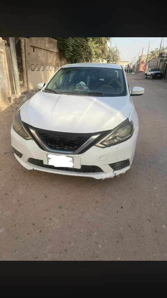السلام عليكم
للبيع نيسان سنترا وارد امريكي ٢٠١٨ ضربته جاملق ايمن مع بنيد 
ومبدل مكينة بحالة ممتازة ومكفول كير بحالة ممتازة ومكفول 
تبريد ثلج بحالة ممتازة ومكفول
ملاحظة ( أبيع كوم حديد) 
السعر ٧٥
رقم الهاتف ***********
