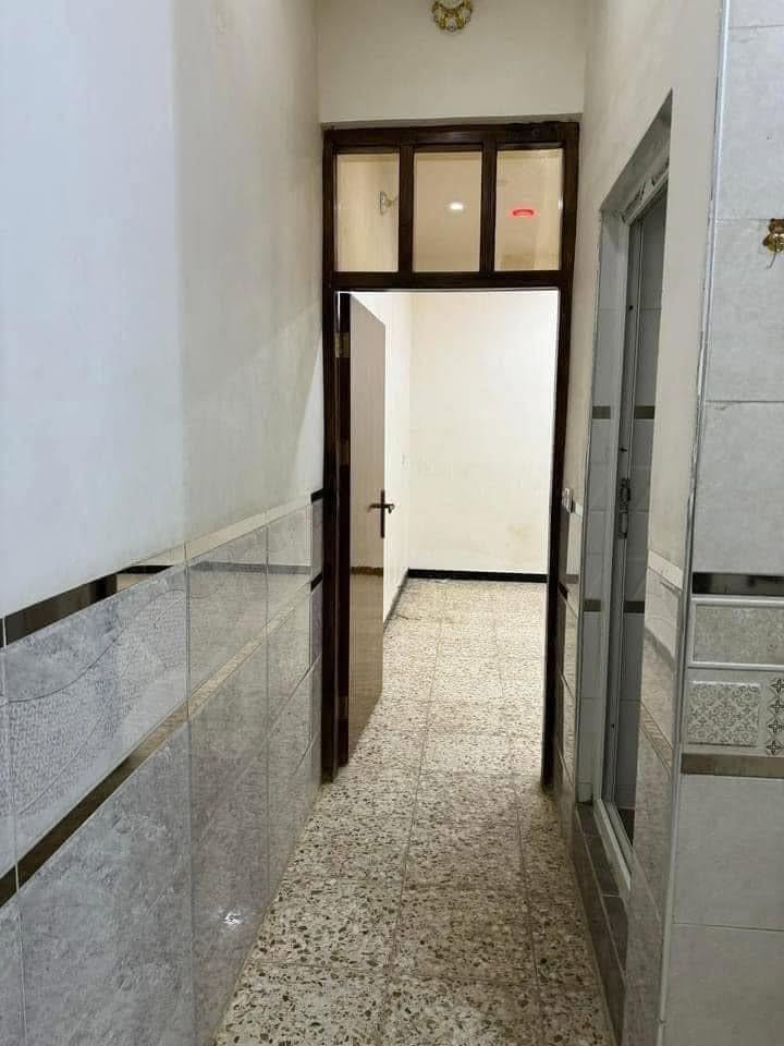 شقه للإيجار الموقع الاصلاح الشارع ‏الرئيسي  قرب مرطبات سفيح 
‏للاستفسار ***********￼￼
