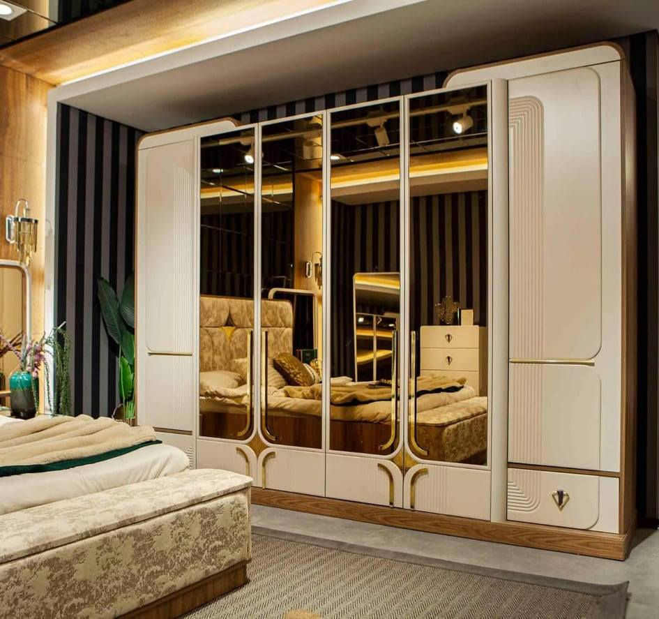 غرفة تركيه متكونه من ٩ قطع خشب ثقيل استخدام قليل مفتوحه ومنقوله مره وحده للبيع بسعر مليون و٧٥٠ وبيها مجال قليل التواصل على الرقم
***********  بيه واتساب
العنوان الناصريه مركز صوب الشاميه
