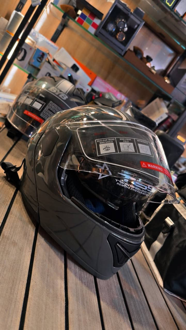 السلام عليكم شباب خوذ اصليه القطعه ٦٠ الف والتوصيل مجاني للتواصل ***********
