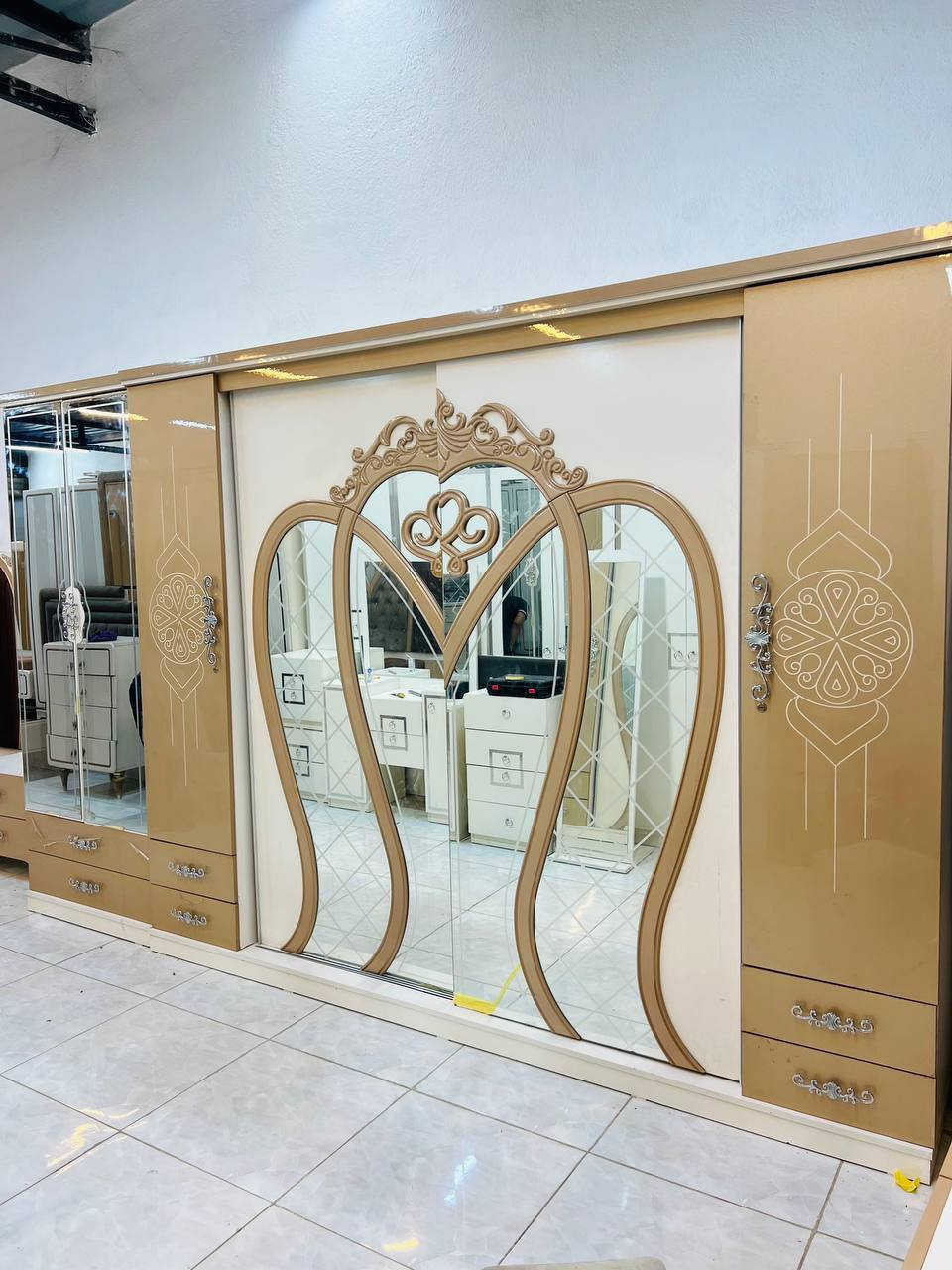 غرفه نوم تركي عشر قطع ضخمه شغل ثقيل للبيع استفسار حجز وتساب ***********
