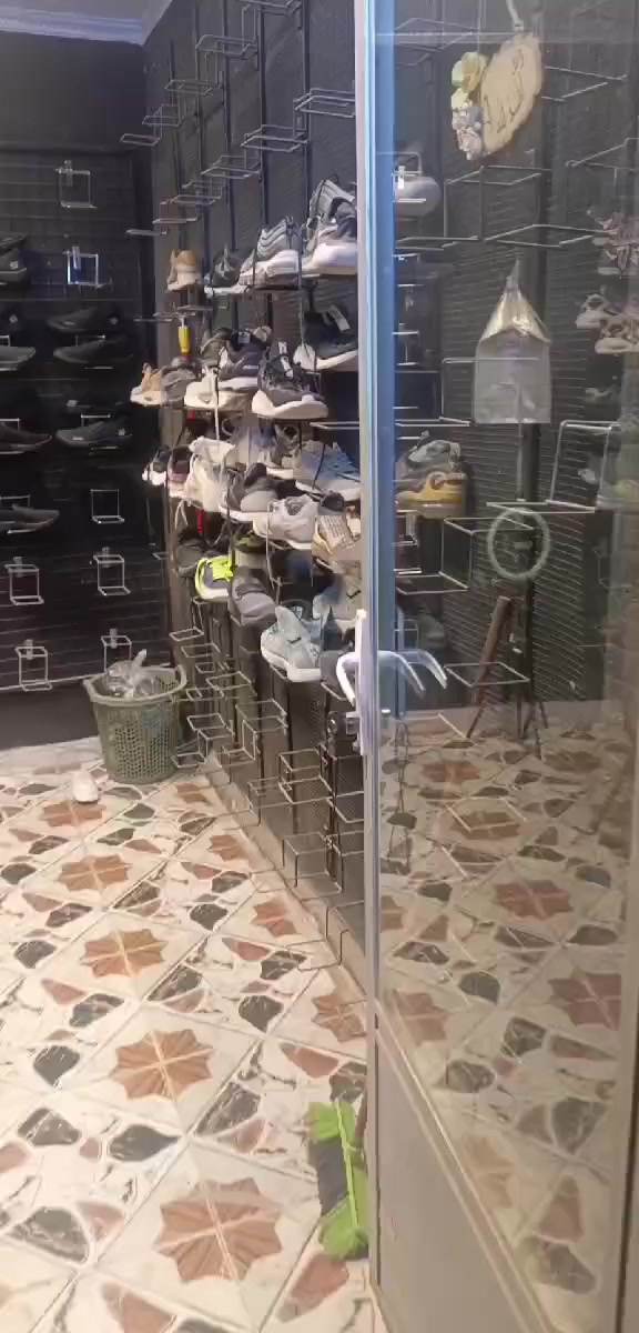 السلام عليكم 
يتوفر ستاندات احذية عدد ٢٦٠ او اكثر 
وحاملة احذية ومسيم 
سعر ٥٥٠


**إذا كنت صاحب هذا الإعلان وتريد حذفه لأي سبب، رجاءا أرسل رسالة إلى الدعم الفني**