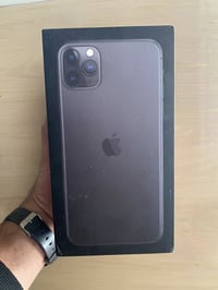 11برو ماكس مكفول ونضيف للبيع سعر 400بي مجال بصيط بطاريه 90/100  نضافه ...