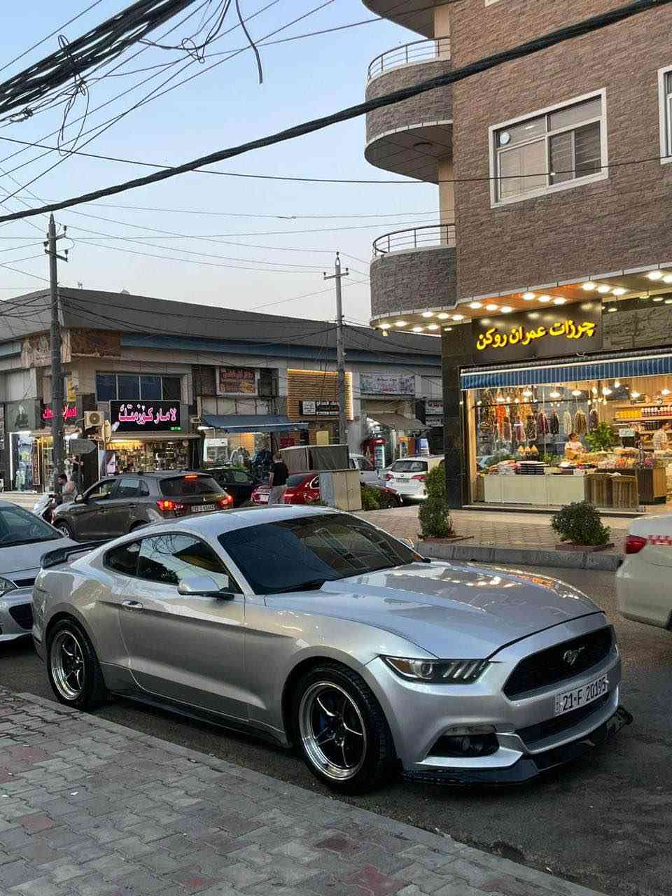 سلام عليكم 
موستنك 2017
V6
لون سلفر  
ماشية130الف ميل
مواصفاتها معروفه 
السيارة مابيها نقص 
وناصبه وحلوه 
كير محرك بشرط 
كهربائيات بشرط 
مكانها اربيل 
تحويل بشرط 
سعرها 
133ورقة وبيها مجال بسيط 
*********** أربيل, العراق
