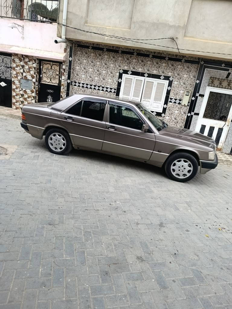Mersdes 190 mliha Norman modil 90 dwana 2009 tmobil n9iya lhatif 0646829503 سوق الأربعاء, القنيطرة


**إذا كنت صاحب هذا الإعلان وتريد حذفه لأي سبب، رجاءا أرسل رسالة إلى الدعم الفني**