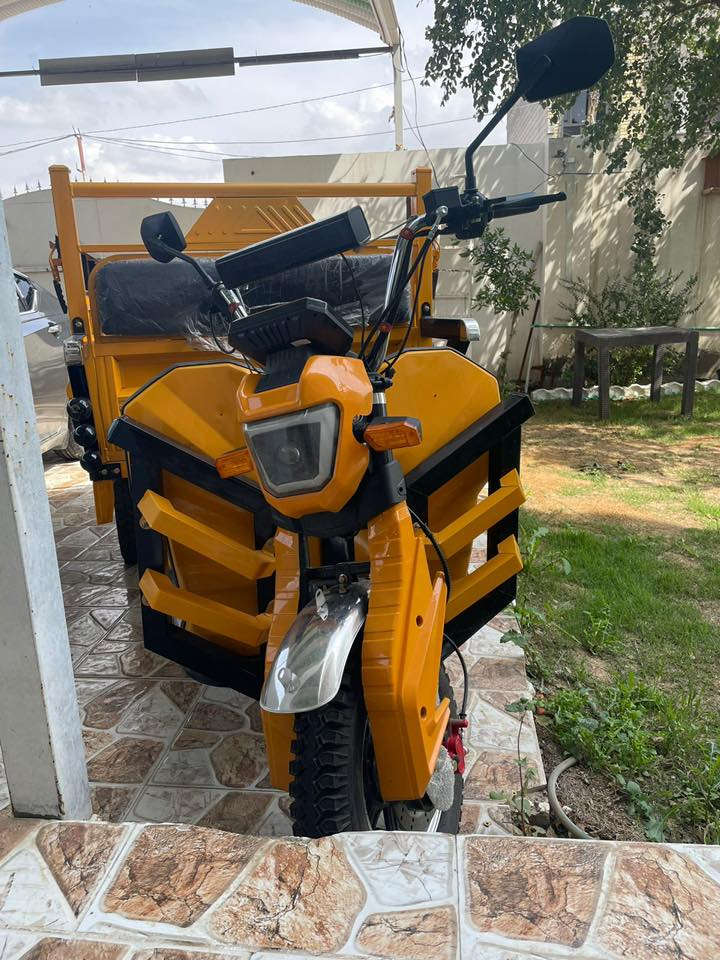 ستوتة شحن للبيع
جديدة الحجم الجبير 

للستفسار ***********

‭0783 573 6308‬

السعر: مليون و600 بيهة مجال
