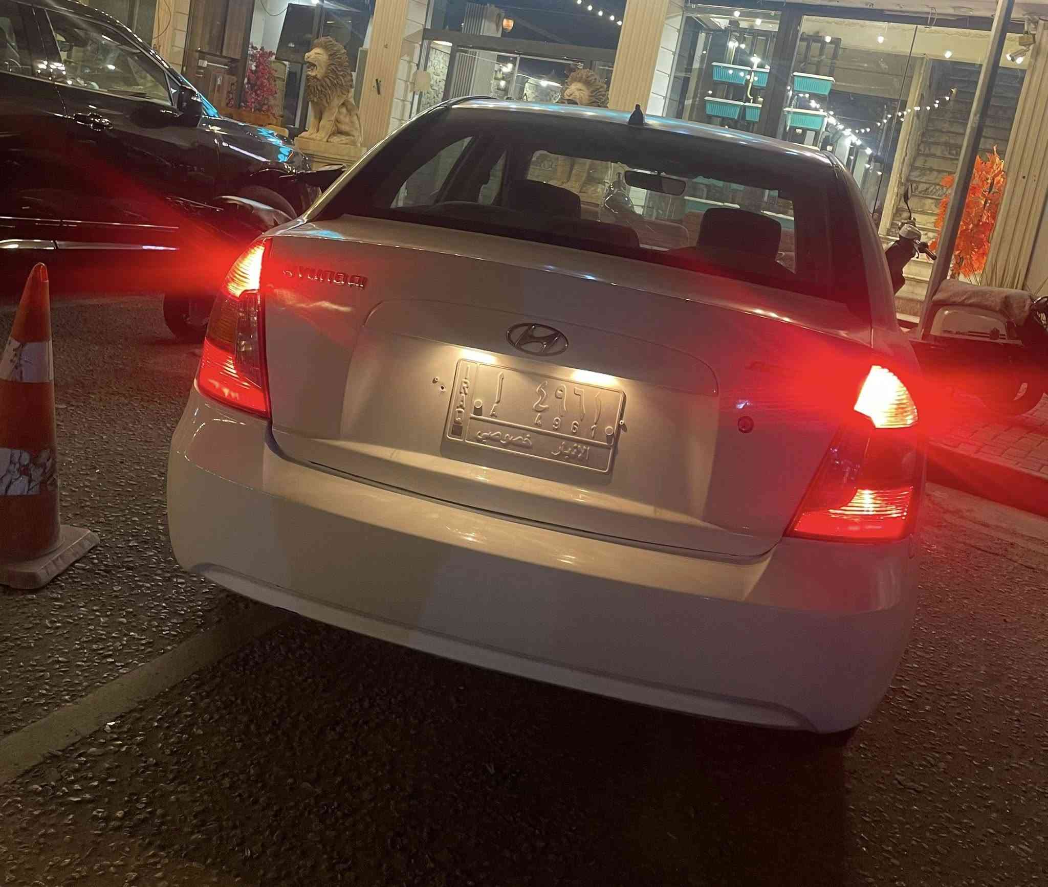 اكسنت ٢٠١٠ خليجي محرك ١٦٠٠ صبغ عام
بيها ضربه بالخلف رقم انبار مشروع وطني مكانها كربلاء السعر ٧٠ 
***********
