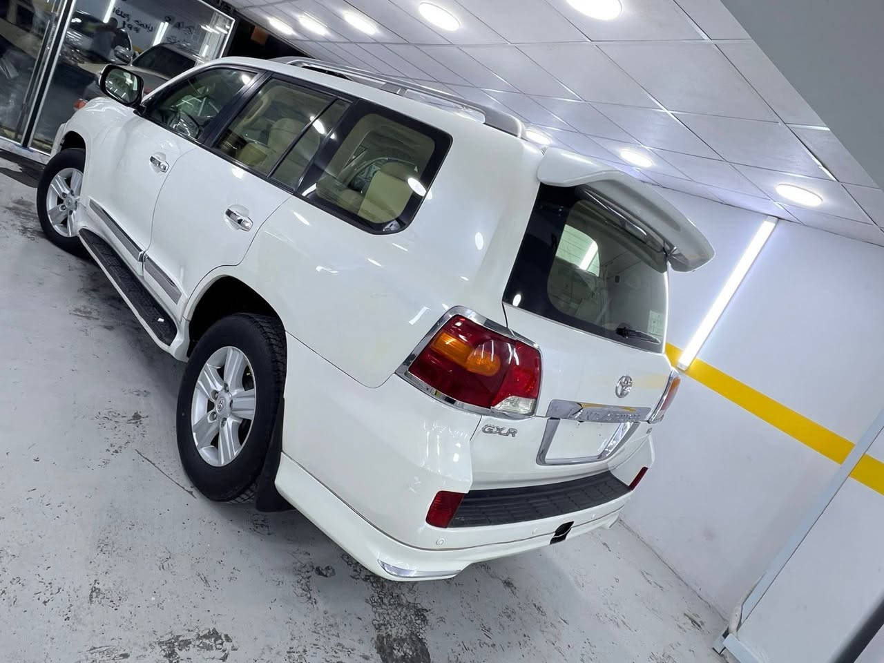 السيارة لاندكروز 2013
مواصفات بريم GXR
الكير مكفول المحرك مفتوح
بيها صبغ جاملغ خلفي جهة السائق والجاملغ الي بجهة اليمين الأمامي مبدل 
34$ألف وبيها مجال
 رقم بغداد
الموقع البياع
***********
