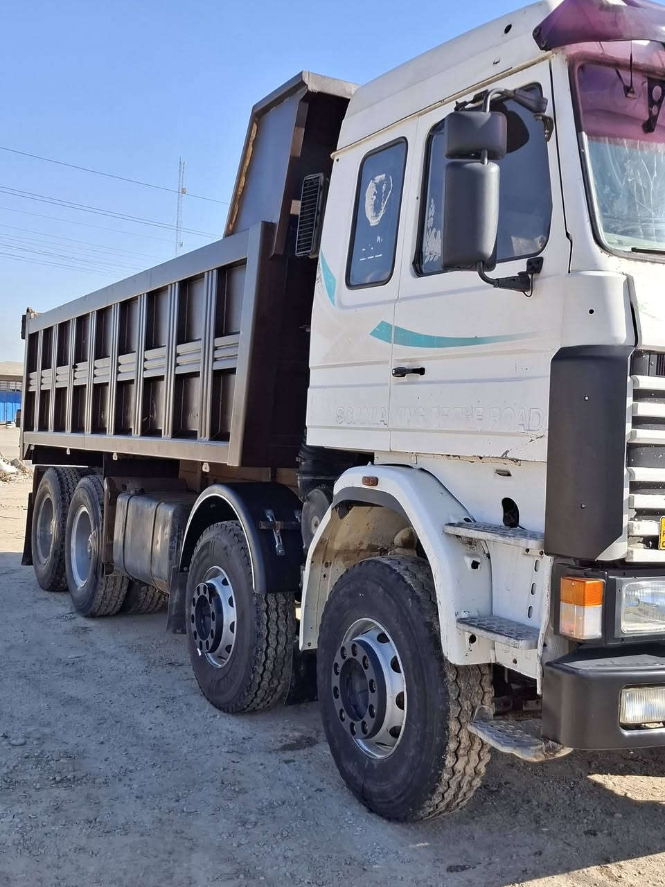 سكانيا عكرب اسرائىلية اصل للبيع
مكينة ١١٣ بم كهربائي كير ٣×٣ مكفولة كفالة عامة 
محرك فحمي مجموعة مان نص جي اف خفيفة تخم تاير 
***********
***********
مكان السيارة بغداد
