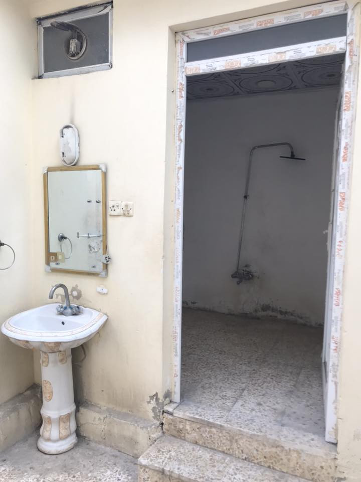 بيت للايجار في حي البكر قرب مركز الشرطة ب ٢٥٠ الف
غرفة وهول في طابق اول 
وصحيات وحمام ومطبخ
وكراج سيارة 
غرفة في الطابق الثاني 
اتصل على 

‭٠٧٧٣ ٩٨٢ ٨٣٤٩‬
