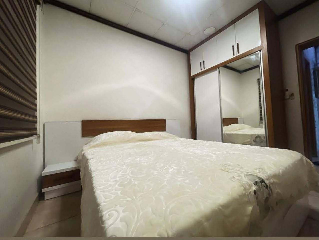 شقه للبيع بسعر مناسب في مجمع الزهور السكني بسعر 52مليون  

بغداد الجديدة مطل على سريع محمد القاسم 

الطابق6 اطلالتها على السريع

سعرها الكلي من الدولة مايقارب116مليون 

واصل منها 27 مليون 

السعر المطلوب 52مليون 

قسطها الشهري 470الف مؤثثة بالكامل مع ديكورات 

للأستفسار اكثر الاتصال على الرقم : 

***********
