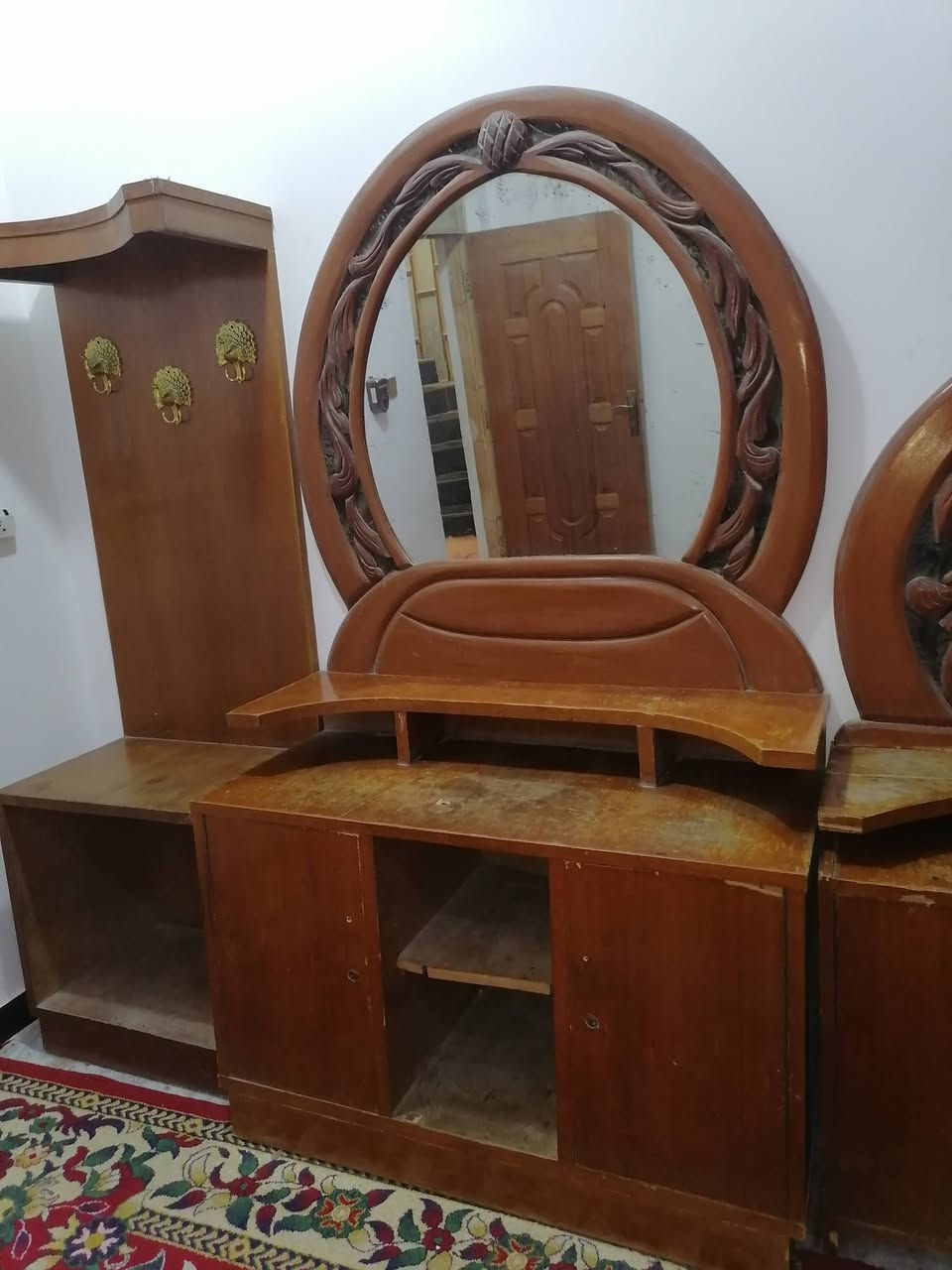 غرفة نوم ٥ ابواب صاج مستعمله للبيع  الاتصال على الرقم ***********
