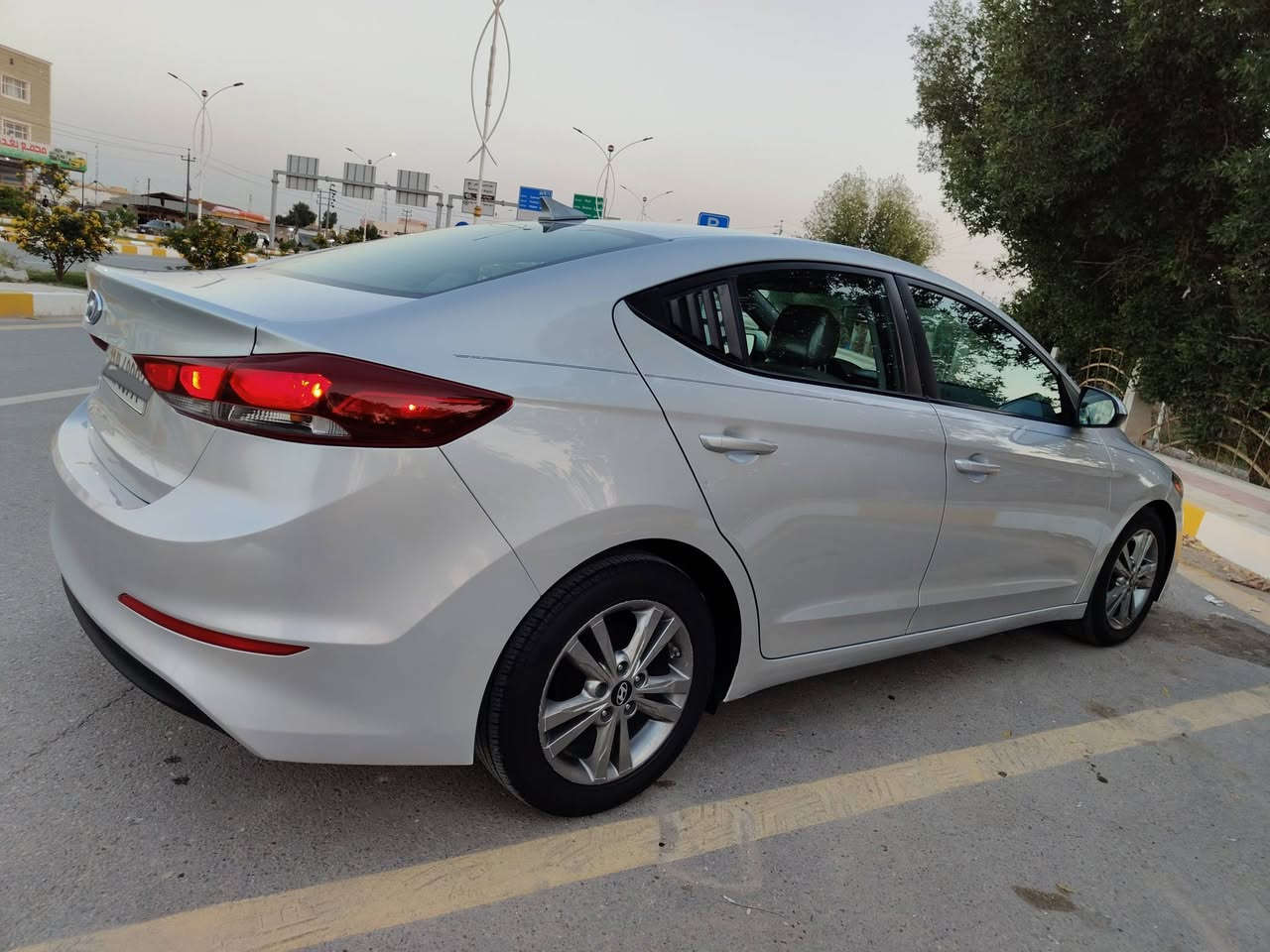 هونداي النترا موديل 2017 وارد امريكي رقم بغداد دولي بسمي حره تحويل ثاني يوم  كفاله عامه ضربه وتبديل وصبغ مواصفاتها تحكم استيرن جهتين ومثبت سرعه وكامره دواره شاشه كار بلي ورادار جانبي وانظمة قيادة ودسك امامي وخلفي  محرك 2000 دوش  سعر 126 مكان سياره ناصريه مركز للاستفسار  ***********
