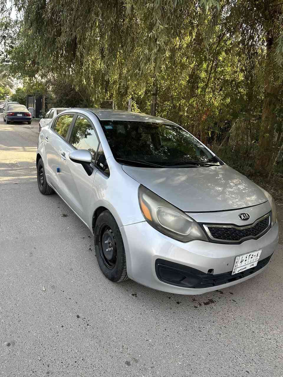 كيا ريو 2016 أمريكي 
حادث صندوق 
بيها 3 قطع صبغ 
جاملغين أماميه وصندوق 
سياره جاهزة 
كير محرك كفاله 
تدفئه تبريد ثلج 
سياره جاهزه ما بيها اي نقص 
بيها ملاحظات بسيطه بالكشر 
سياره رقم بغداد بأسمي 
سعر 86 وبيها مجال بسيط 
مكانها بغداد سبع ابكار 
***********
