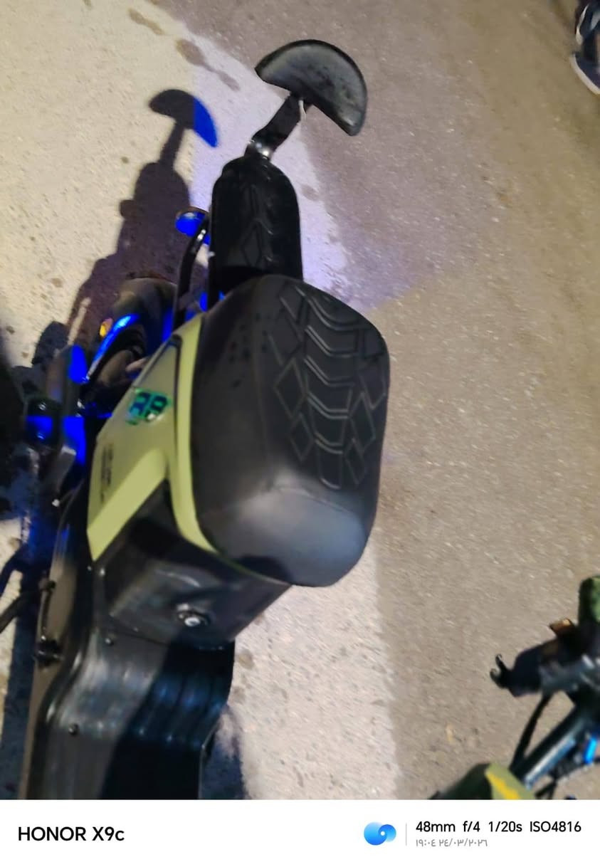 السلام عليكم 
ماطور شحن 
نوعيه  R9
ماطور جديد موديل 2025 نضف 100/95 
باتري اصليات خمس باتريات
تايرت جدد 
اضواء LED
زينون عالي وناصي 
أربع نمر
يمشي 109
يمشيك خير من الله سعر 425
مكاني لايمن 

***********
