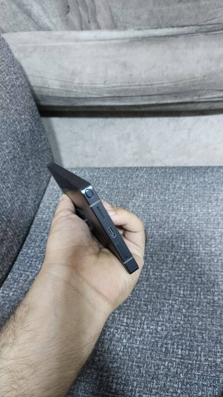 للبيع S25 Ultra المواصفات: ذاكرة داخلية: 256 جيجابايت ذاكرة عشوائية (رام): 12 جيجابايت الحالة: استخدام نظيف جداً كامل الملحقات الموقع: النجف (لا يوجد توصيل) السعر: مناسب للتواصل: خاص


**إذا كنت صاحب هذا الإعلان وتريد حذفه لأي سبب، رجاءا أرسل رسالة إلى الدعم الفني**