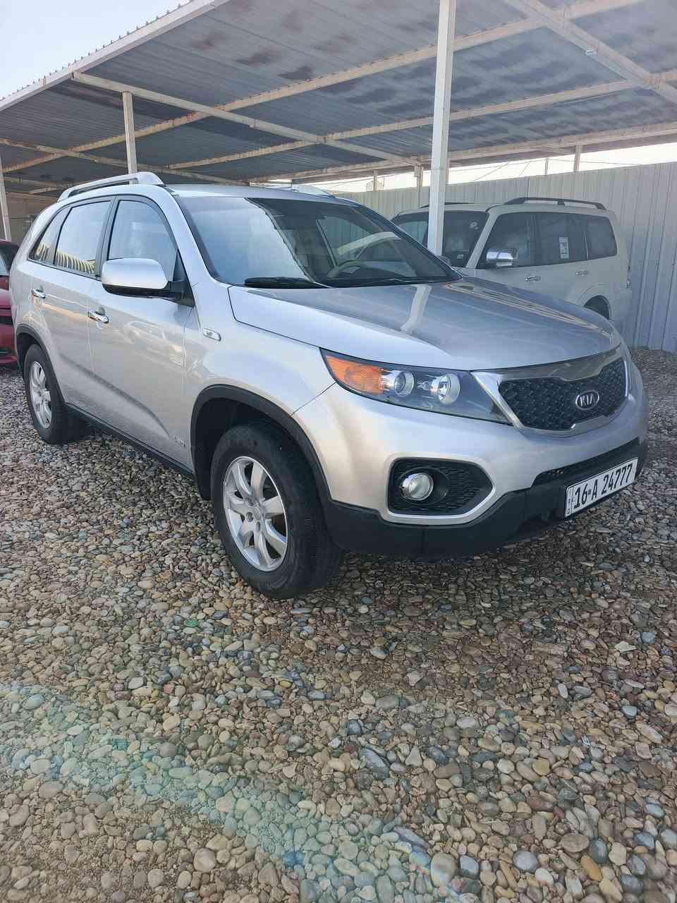 سلام عليكم سورنتو موديل ٢٠١٠ خليجي محرك ٦ سلندر شرط الفحص ما مفتوح بيه برغي سياره مكفوله من الصبغ والتبديل حداديه جديده وتايرات شرط الفحص سنويه جديده ورقم جديد رقم قادسيه مكان السياره الديوانية السعر ١٤٨ وبيه مجال الشراي يتصل على الرقم ***********
