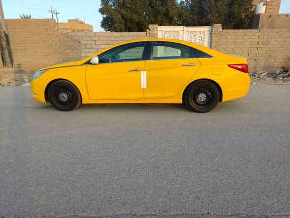 السلام عليكم سياره للبيع سوناتا موديل 2011 مكفوله من الضربه ونقل والكص مكينه وكير جدد حداديه جديده كهربايات شغالها دواخل جديده البدي احلى من صوره كلها سياره مال جناي مامخلي نقص بيها رقم ذي قار بسمي تحويل ثاني يوم  مصفره غرامات وهئيه السعر85 وبيه مجال للإستفسار ***********خادم لكم
