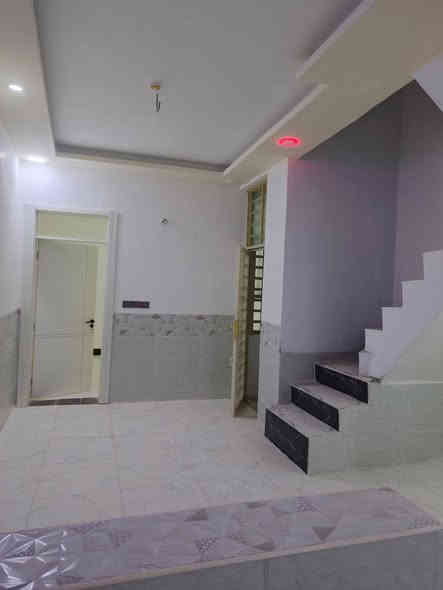 📏 المساحة:50 متر مربعة 

💰 السعر:💲 26  مليون (قابل للتفاوض)

🏗️ البناء: طابوك 

🏠 الأساس والسقف: كونكريت

مواصفات البيت:

✅ غرفه نوم 🛏️

✅ صالة 🛋️

✅ مطبخ 🍽️

✅ صحيات 🚿

عنوان مكتب الكرار مقابل قريه الغدير عامود 282 

الاستفسار ***********
