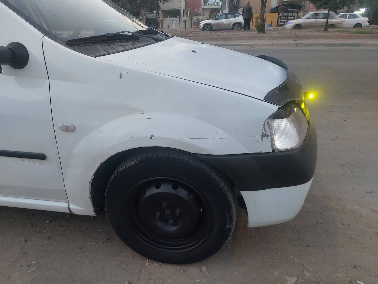 السلام عليكم
***********
رينو لوكان ٢٠١٠
السعر ٤٧ 
سنويه باسمي بدون صبغ فقط بارد جاملغ ايمن وقبغ صندوك 
كير مكينه صدر تبريد كفاله 
مكاني بغداد الحريه
