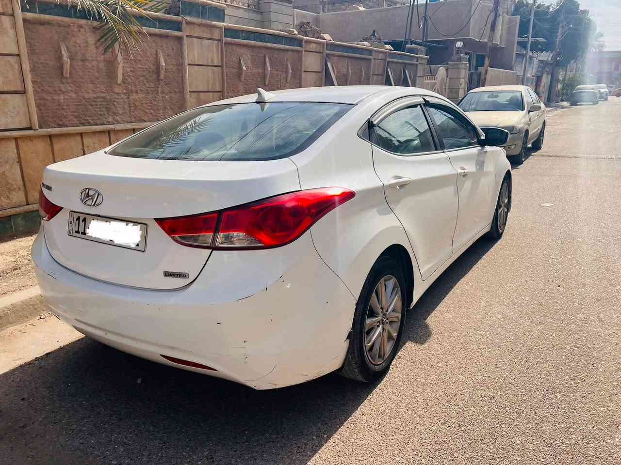 السلام عليكم
النترا ٢٠١٣ وارد امريكي فول مواصفات داخله اكلين بالعراق صار صبغ بيهه جاملغ خلفي وباب خلفي وجاملغ امامي جهه اليسار شخوط وصبغتهن فقط وعندي صورهم قبل الصبغ  السياره ليبل واحد ماشيه ١٤٢ ميل مكينه كير مكفولات كفاله عامه 
 السياره لمتد 
بصمه 
فتحه
كشن كهرباء 
كشنات تدفئه 
شاشه اصليه  
السعر ١١٣ وبيهه مجال للشراي 
الاستفسار الاتصال ع الرقم ***********
