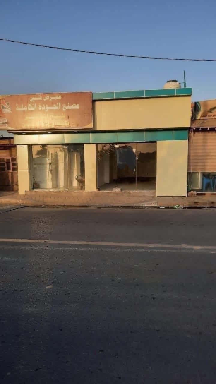 ⭕️تسلسل: 1057
🟢 للبيع قطعة ارض تجارية مشيد عليها محلين كبيرين يقع في الفلوجة حي الرصافي على كورنيش الفلوجة مباشرة

📍نوع الملك=طابو صرف سند
📍شارع =  ٢٠ م
📍المساحة = ٨٠ م٢ 
📍المساحة واقع حال=٩٠ م٢
📍الواجهة=٨م والنزال=١١م

🟢مبني في القطعة محلين تجاريين 
🔷المحلات مستأجرة جميعها 

🟢سعر بيع العقار : ٢١٠ مليون دينار قابل للتفاوض 

🟢مكتب دجلة الهندسي للعقارات حي الجولان قرب صناعة الجولان للسيارات مجاور سوبر ماركت الهلال
للاستفسار الاتصال
***********  
‏‭ *********** 
***********
