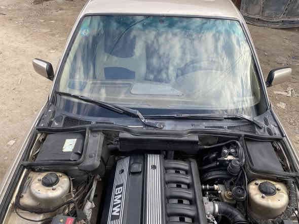 السلام عليكم بي أم525 مسكر موديل 91 
كير  مكينه خير من الله 
تخم تاير صدر جديد بجم عريض ويل خليه
 دوسات M دعاميات M 
سلايت شغال مشروع وطني 
السياره بأسمي رقم بغداد سنويه لل 2030 
السياره مصبوغه عام للجماليه بدون ضربه 
المكان بغداد 
السعر 55 وبيها مجال 
رقم الهاتف 
***********
***********
