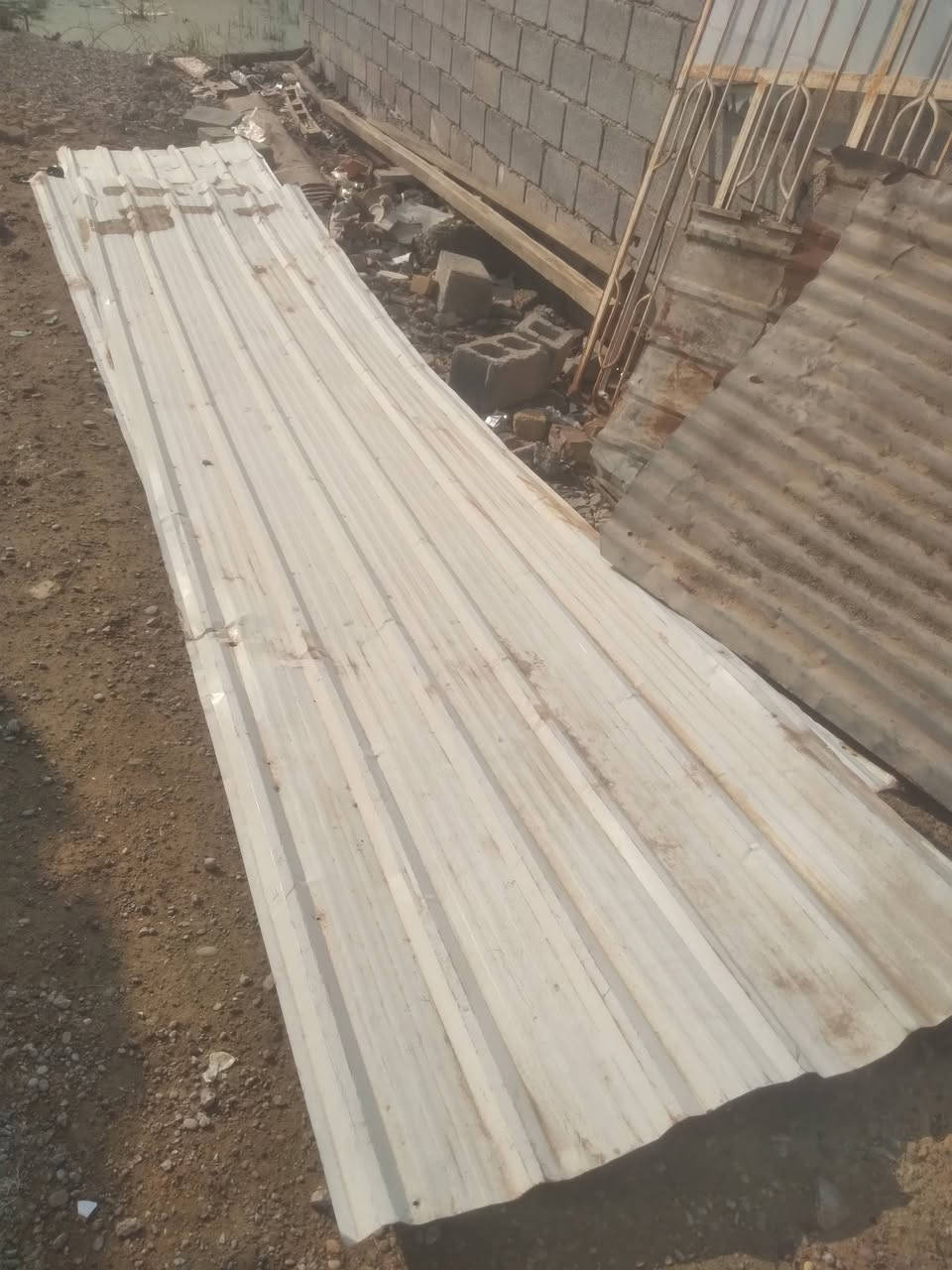 اسلام عليكم يوجه لدينا جينكو نضيف للبيع مع حديد شخاط للبيع ***********
