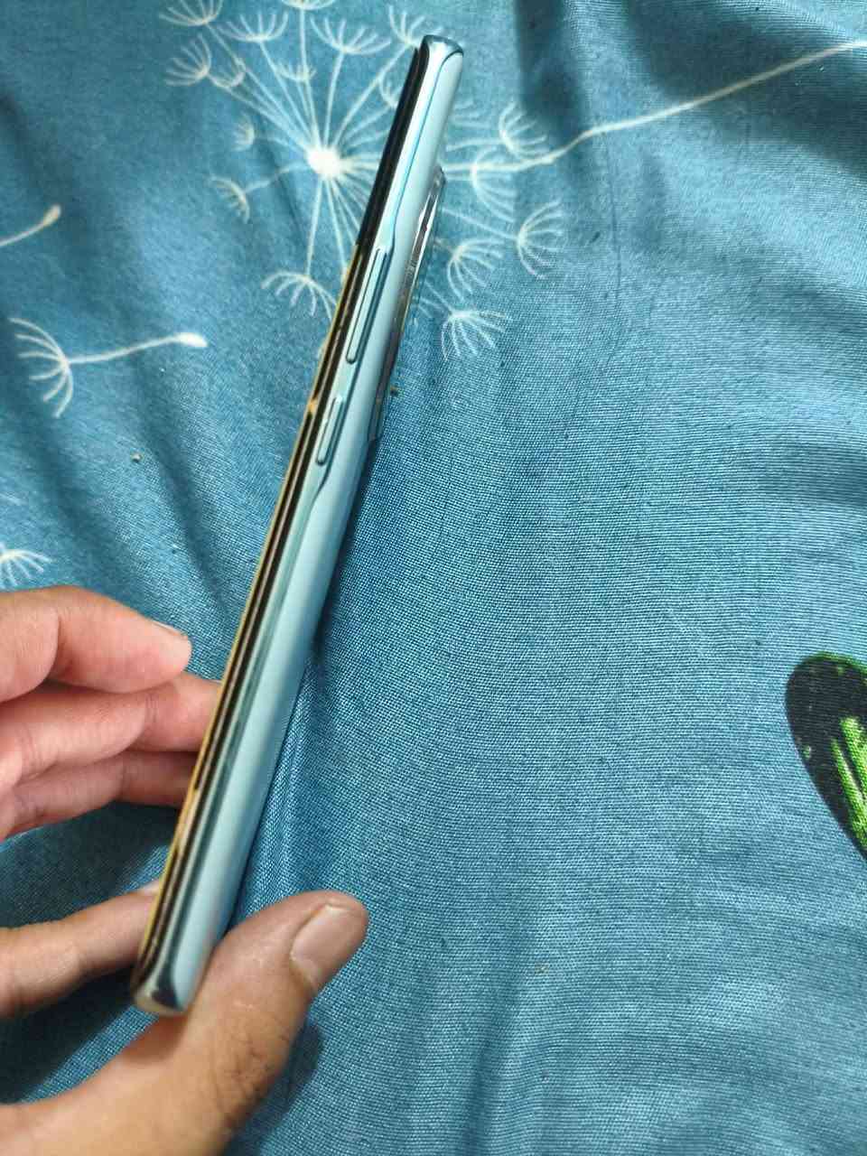 سلام عليكم  هونر اكس 9c مستخدم شهرين هاي الفطور بل لزكه جهاز لا تصليح داخل ولا شي كل ملحقاته موجوده كرتونه وشاحنته الي يريده يتصل ما متاوجد علا فيس *********** عنوان بغداد بسمايه
