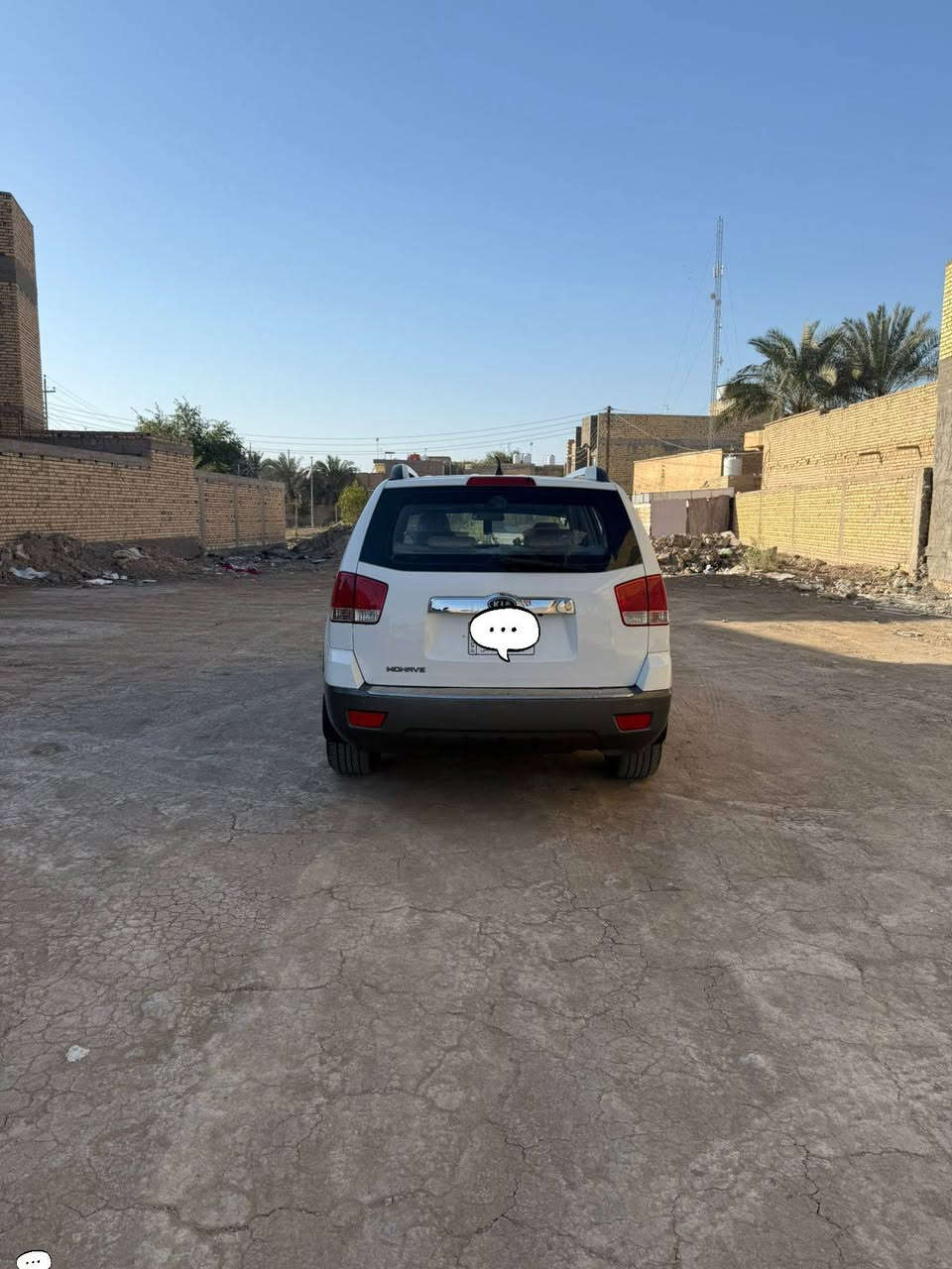 جديدة لوك ومتكاملة تماما وبلادية على وضع الشركة سيارة عائلية ومابيهه نقص ولابرغي
1.كيا موهافي موديل 2011 خليجي لون ابيض رقم بغداد
2.كشنات بحجم كبير وواسع 7 راكب 
3.تبريد قوي جدا  مكون من ثلاجتين 3 قطع على جميع الكشنات مع لوحتين للتحكم بالتبريد امامي وخلفي
4.دواخل صاج بيجي متناسق مع لون الكشنات
5.نظام قفل سنتر لوك لجميع الابواب والصندوق مزود بنظام اقفال ذاتية لحماية الاطفال
6.ثلاجة داخلية جنب السائق لتبريد الماء والعصائر والمعلبات
7.لوحات تحكم بالستيرن من جهتين يمين ويسار
8.نظام مانع الانزلاق والارتفاعات والمنحدرات
9.كير اوتوماتيك بالاضافة الى كير اخر للطرق الوعره
10.اشاير بالمري مع حساسات خلفية تعمل بثلاث مراحل للتنبيه من الاصطدام عند الرجوع للخلف
11.شاشه اندرويد نظام حديث تحتوي على تحديد المسار ليلا ونهارا مع قراءة معدل السرعة الكيلو متر وتشغيل يوتيوب وكافة تطبيقات الموبايل ويضاف لها فلاش ميموري لعرض المحتوى والرد على الاتصال بالربط مع الهاتف ومزودة بكامرا خلفية تعرض الصورة عند الرجوع للخلف عالية الدقة 360 درجة 
12.فتحة سلايت بالقمارة
13.ويل كب حجم 18 عدد 4 مع سبير اضافي ايضا ويل كب مع  تخم تاير جديد
مكان السيارة ناصرية سوق الشيوخ للاستفسار الاتصال على الرقم *********** او مراسلة الخاص او الواتساب
