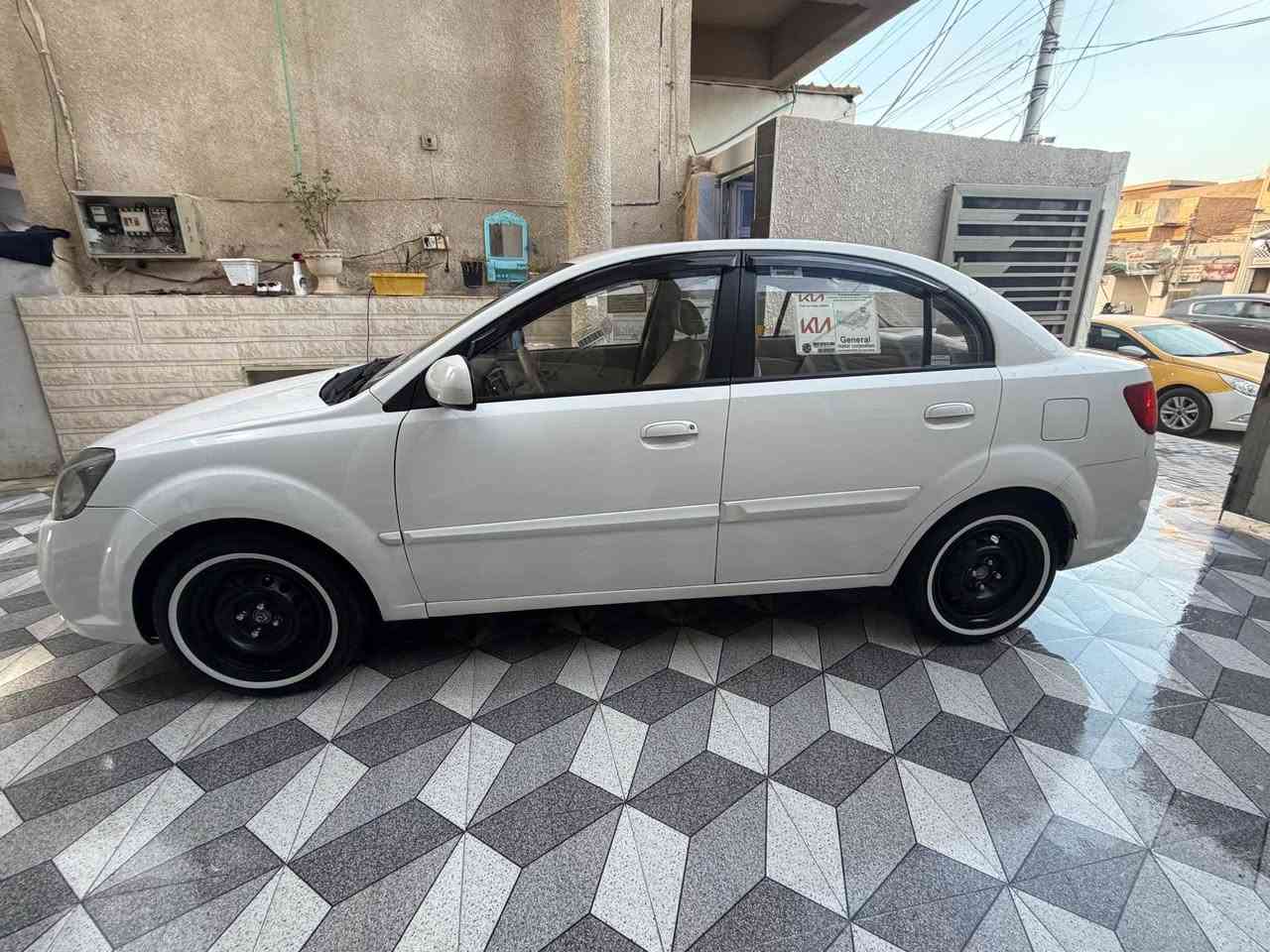 كيا ريو 2011 خليجي 
رقم دولي هزة وسنوية 2031 كلهة جديدة شرط تحويل 
بيهة باب بدون ضرر صبغ فقط سونار جديد 
تبريد وصدر وتح تاير جديد 
العنوان ديالى بعقوبة ***********
السعر92 بيهة مجال بصيط جدأ بعقوبة, ديالى
