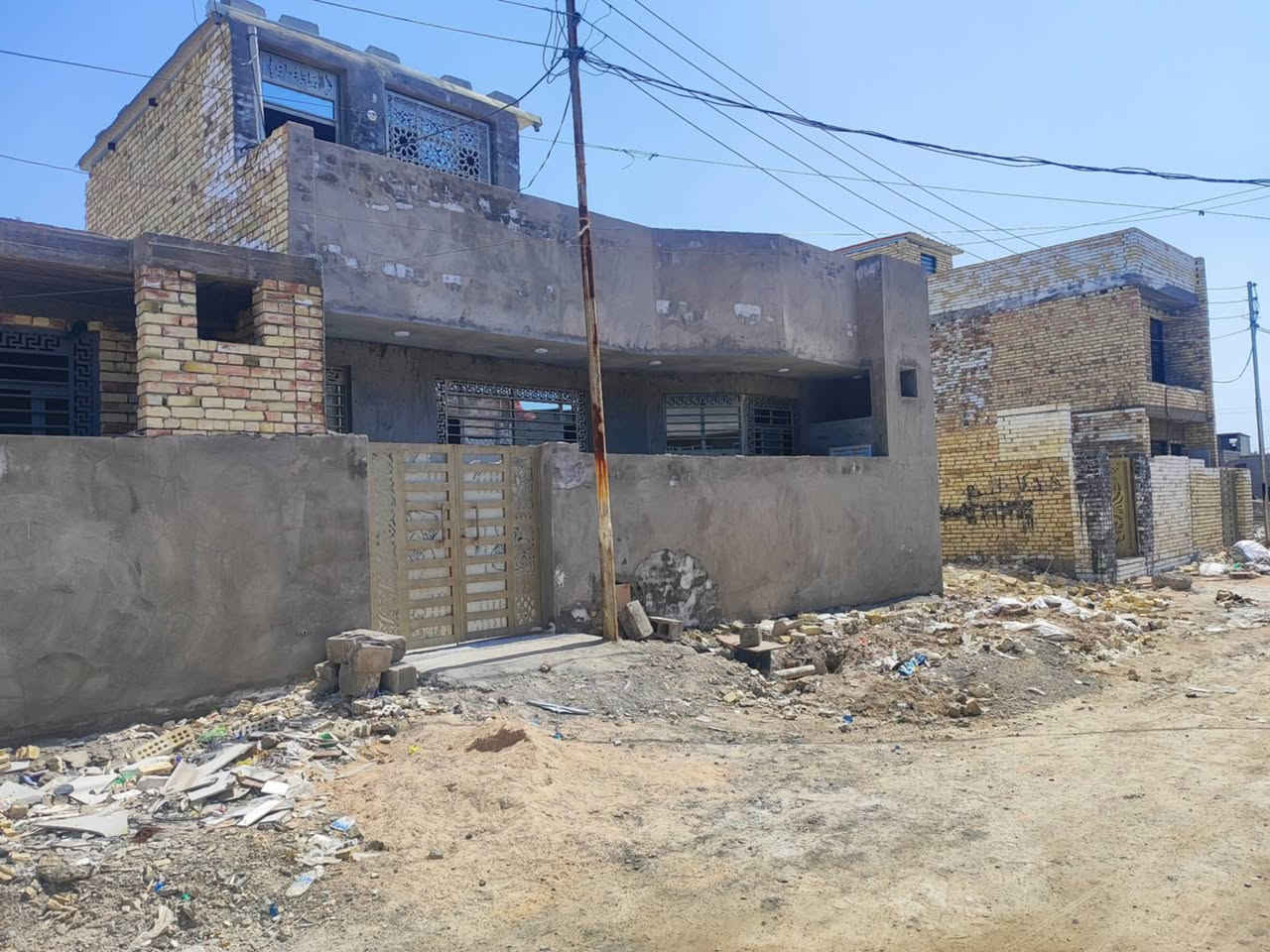 بيت للبيع زراعي كرارة مساحة 120متر الواجهة 10والنزال12غرفتين نوم واستقبال ومطبخ كبير ومنورين وحمام الزعفرانية نهاية الاربع شوارع فرع سكلة الركابي ***********
