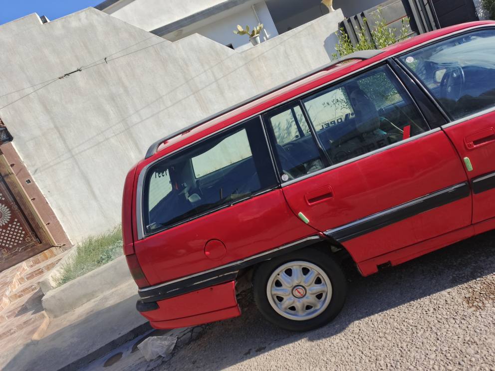 سلام علیكم اوبل اومیكا استیشن للبیع سیاره نضیف ماشالله كیر و محرک بطه مجول مكینه مرغوب سنویە عاج شرط اولیات ابیع سیاره بی مصرف قلیل  عند دخان ابیض *********** كركوك, العراق
