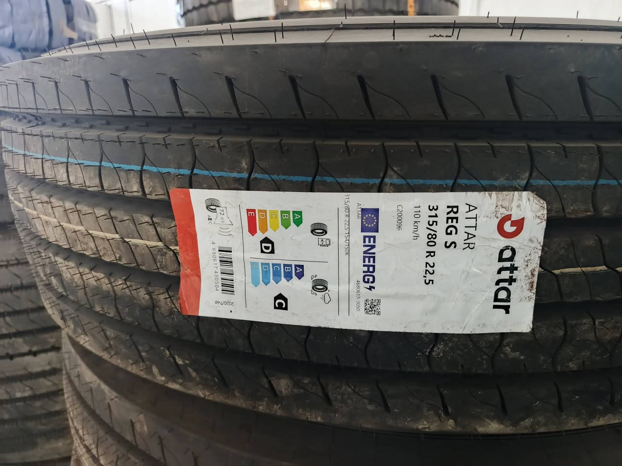 [ الآن في الديوانية.. وحوش الطرق "Attar" الكازاخستانية وصلـت! ] 🏁🇰🇿
يعلن مجمع فرحان الكرعاوي وليث الربيعي عن وصول الوجبة الحصرية والضخمة من إطارات Attar العالمية (منشأ كازاخستان)، والتي تتوفر لأول مرة حصرياً داخل مجمعنا بمواصفات قياسية.
✅ المقاسات المتوفرة الآن (بكميات ضخمة):
1️⃣ 385/65 R 22.5 
2️⃣ 315/80 R 22.5  
✅ المواصفات الفنية لـ Attar (موديل REG S):
 * متانة استثنائية: صُنعت خصيصاً لتتحمل أقسى الظروف الجوية والطرق الصعبة (مثالية لأجوائنا).
 * كفاءة وقود (B/C): توفير حقيقي في مصروف الوقود بفضل هندستها المتطورة.
 * ثبات وأمان (B): تماسك جبار في المنعطفات وعلى الطرق المبللة لضمان سلامتك.
 * هدوء وراحة (72dB): مستوى ضوضاء منخفض جداً لقيادة مريحة في المسافات الطويلة.
⚠️ تنويه هام: البيع والتعامل داخل المجمع بالدينار العراقي فقط (لا نتعامل بالدولار نهائياً). 🇮🇶🤝
📍 العنوان: الديوانية - التقية الثالثة - طريق نجف ديوانية - قرب ساحة التوديع.
📞 للتواصل: *********** | ***********
مجمع الكرعاوي والربيعي.. دقة بالعمل، أمان بالطريق، وسعر بالدينار! 🤝✨
