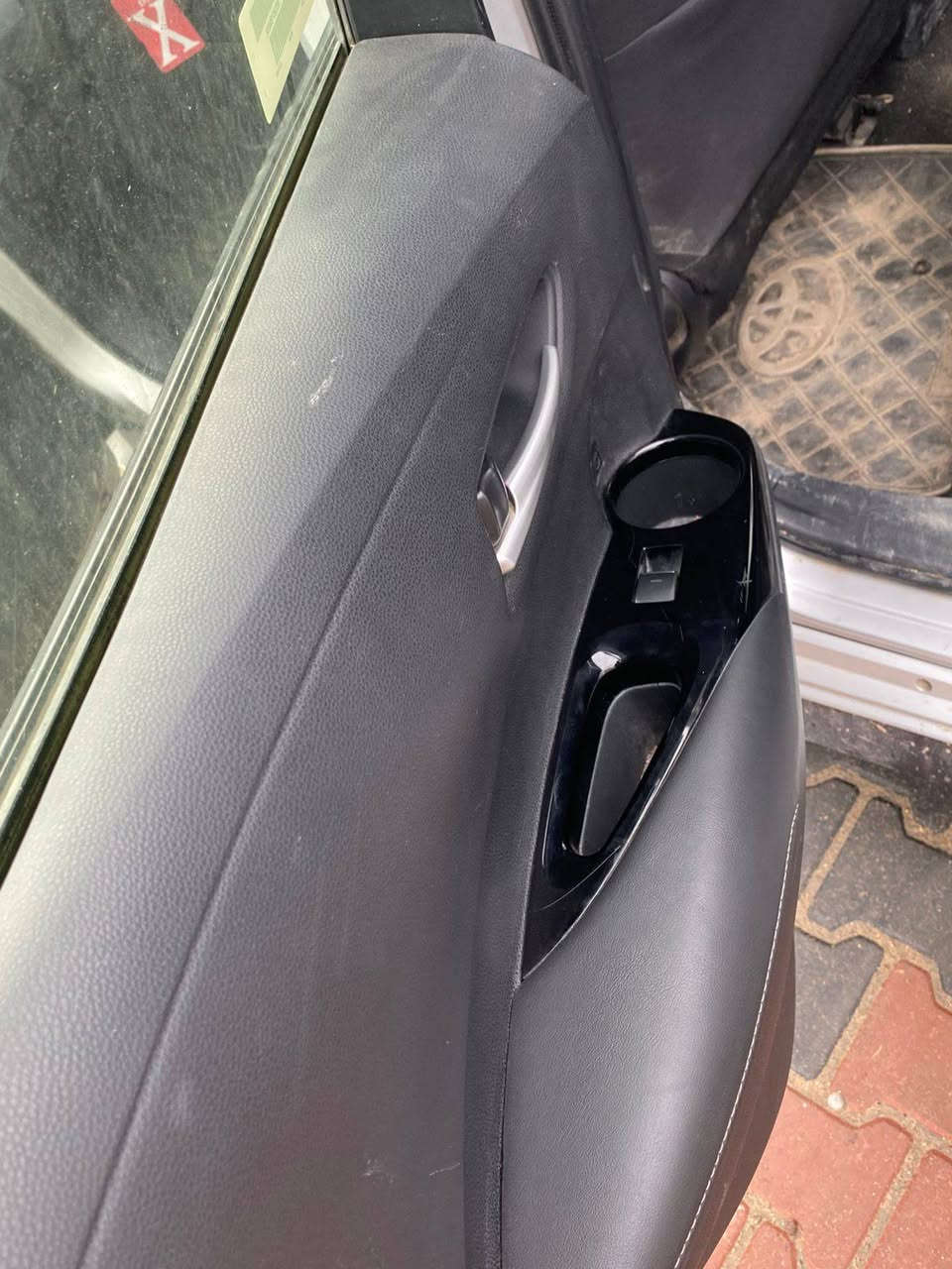 السلام عليكم ورحمة الله وبركاته، ، كورلا للبيع موديل ٢٠٢١ هاش باك SE اخوان كل شي موضح في السونار المرفق مع الصور بما يخص السعر ( ١١٨ ) يعني دفتر و١٨ ورقه وبيها مجال بسيط 

***********
