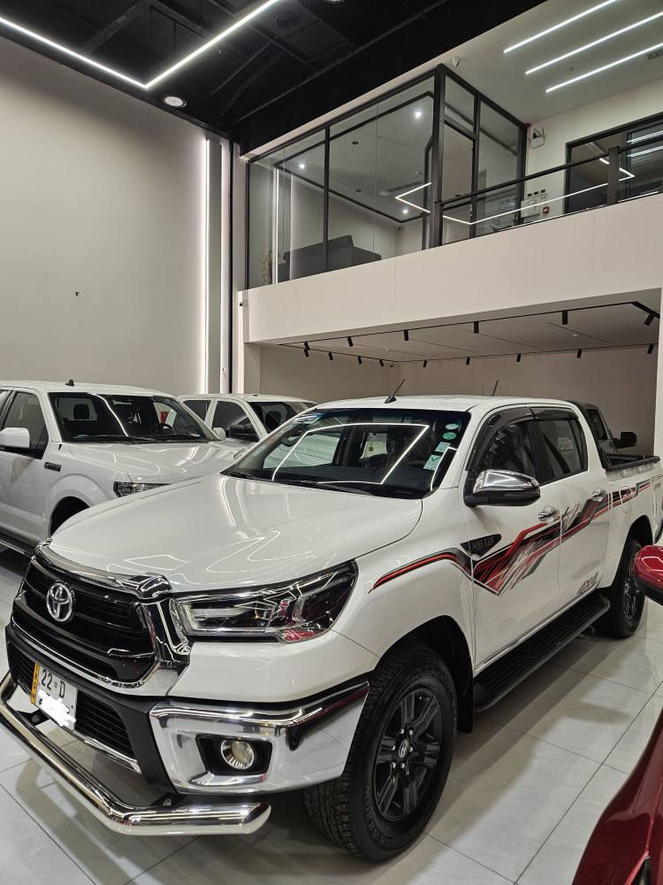 تویتا هايلوكس ٢٠٢١ 4×4
سيارة بي مكانين صغير PDR باقي مابي شيء.
ماشي ١٢٠ الف كيلومتر 
 رقم اربيل دولي 
رقم و سنوي و هزة كلشي جديد 
سعر ٢٦٣ ورقة و بها مجال 

0750 052 1941 what's up أربيل, العراق
