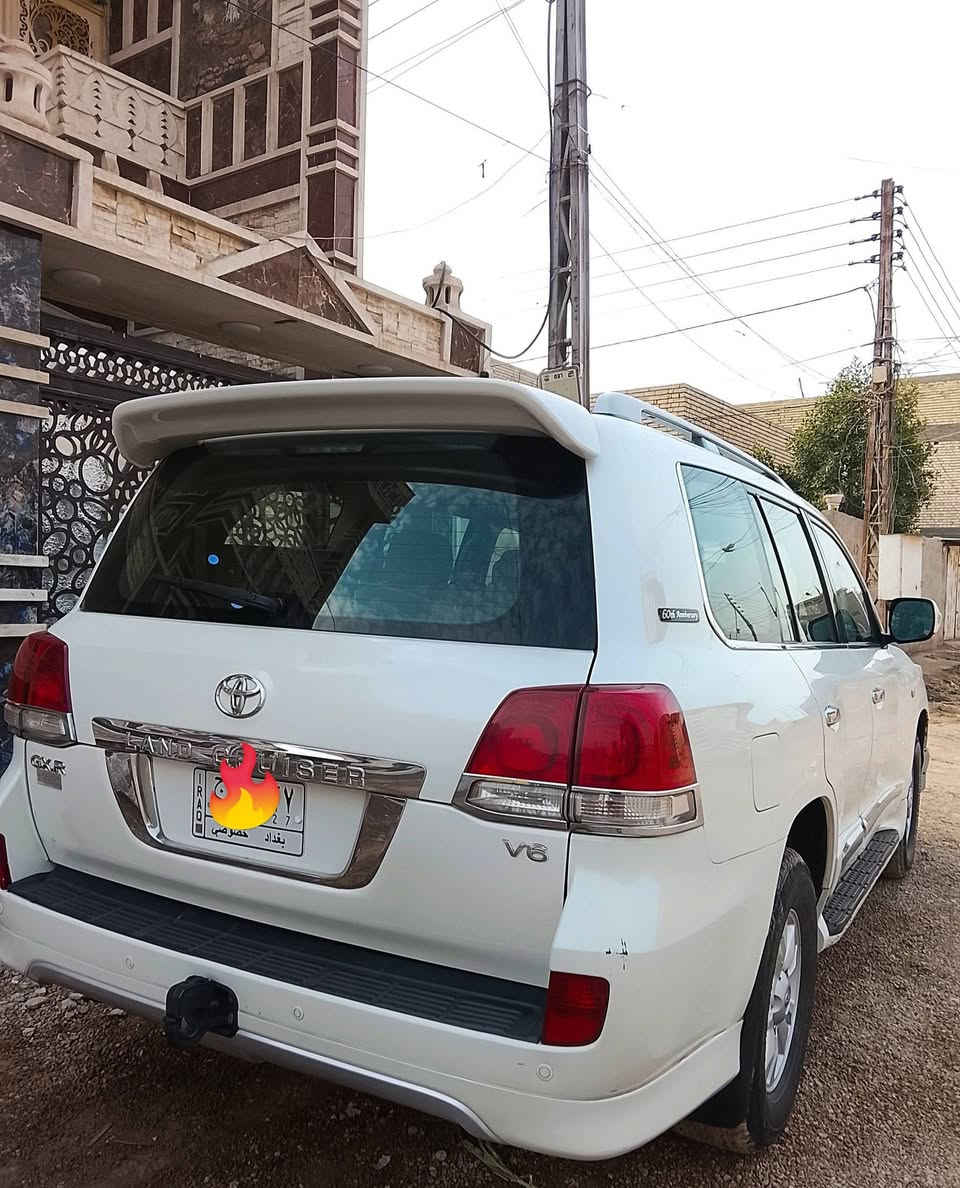 السلام عليكم
لاندكروزر ستينيه اصل 2011 رقم بغداد  تحويل ثاني يوم تخم تاير اصلي سياره جديده كلش  بالمنشور المكان بغداد 
سياره مكفوله 
للاستفسار ***********
