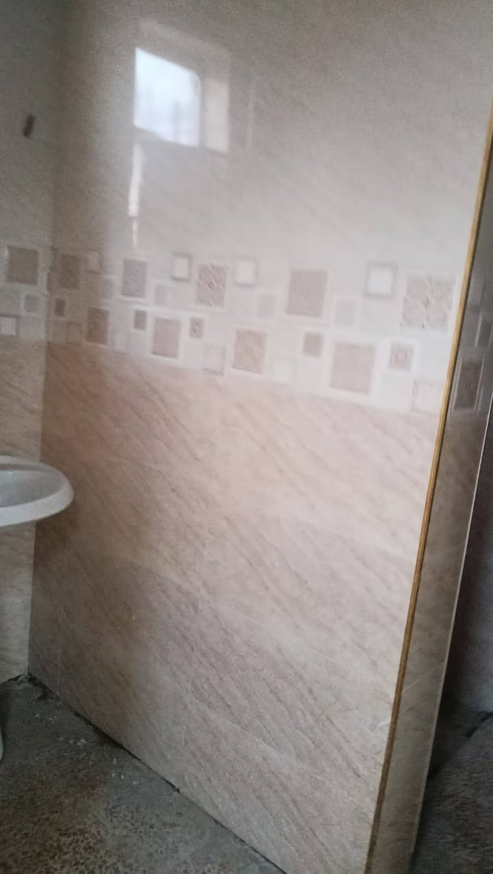 بيت300متر الايجار حي الصحه سايدين بانزخانه الحصود 
طابقين كل طابق4غرف ومطبخ وصحيات.ودرج خارجي وداخلي للطابقالثاني
امام الدار حديقة 400 متر للمنزل.
الاجار500 الاتصال على الرقم ***********
