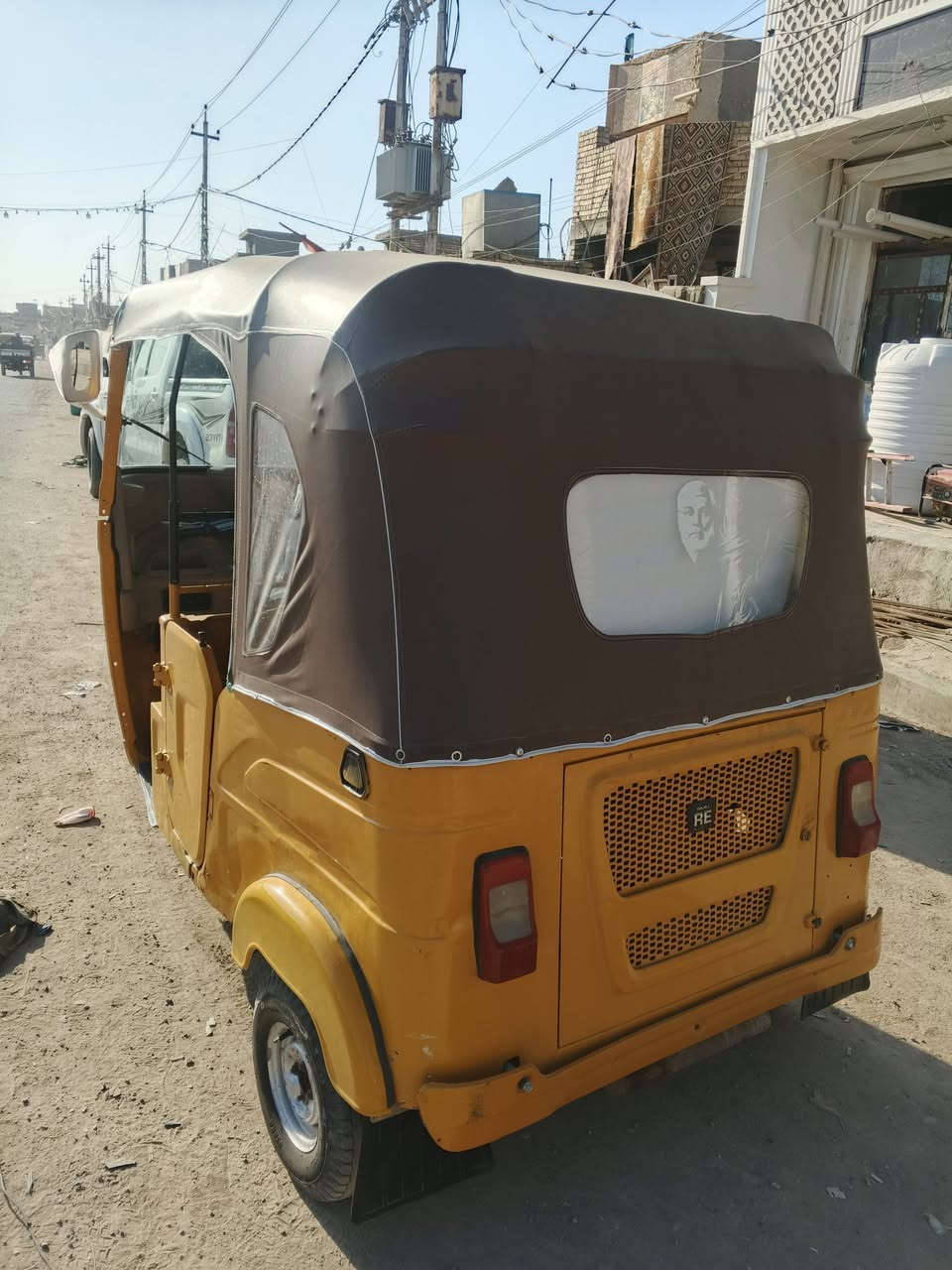 تكتك 22 كلشي بيها جديد الف متذب عليها مال جني كهربائيات جادر دوشمه بريك كلة جديد مصبوغه جمالية  تحويل ثاني يوم 
عنوان حي اور 
سعر 7300 بيها مجال قليل
***********
