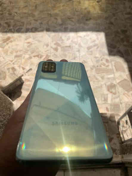 📱 Samsung Galaxy A71 للبيع

🔹 اللون: تركوازي
🔹 السعة: 128GB
🔹 الجهاز نظيف جدًا
🔹 الشاشة خالية من الشخوط — النقاط الظاهرة و الفطور بالصور هي من لزكة الحماية فقط
🔹 الجهاز ما مفتوح نهائيًا
🔹 يجي وياه كفر هدية + الكارتونة الأصلية 🎁

🧩 المواصفات العامة:
• شاشة Super AMOLED Plus بحجم 6.7 إنش FHD+
• ذاكرة RAM 8GB
• معالج Snapdragon 730 قوي وسلس
• بطارية 4500mAh تكفي استخدام يوم كامل
• كاميرا خلفية رباعية بدقة 64MP
• بصمة داخل الشاشة + شحن سريع 25W
• يشغل ببجي 60 فريم بثبات 🎮
• أداء ممتاز للألعاب المتوسطة والتصفح والاستخدام اليومي

💰 السعر: 150 ألف بيه مجال

📞 للتواصل: ماسنجر أو واتساب ***********
📍 الموقع: بغداد – حي القاهرة
🚫 ماكو توصيل
