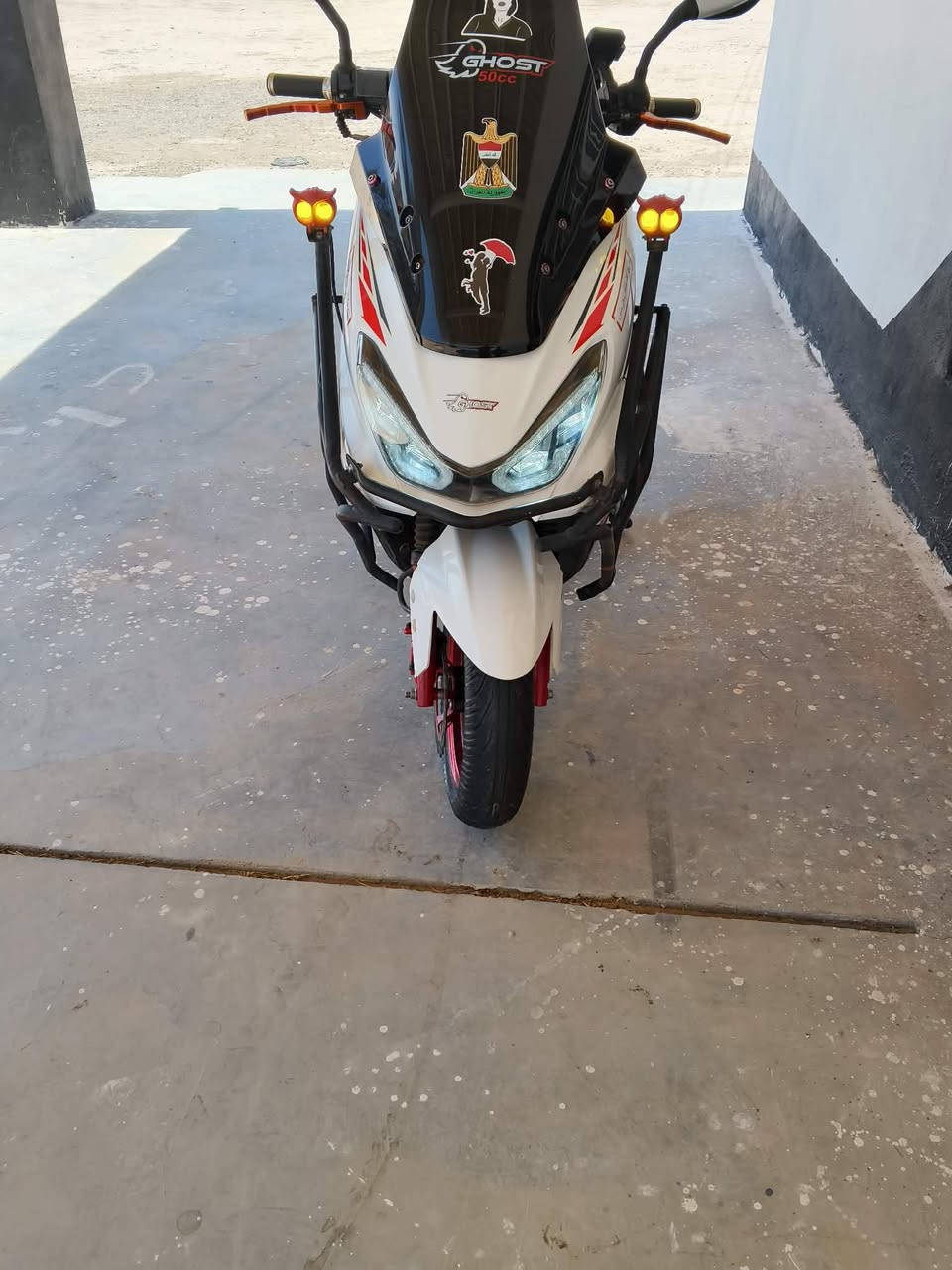 السلام عليكم 

*🔥 للبيع دراجة سكوتر Ghost 150cc قوة وحلاوة 🔥*

*النوع*: Ghost 150cc موديل جديد  ٢٠٢٤
*اللون*: ابيض × احمر  
*الحالة*: فول، ما بيها نقص. حدادي حماية، لايت ليد، اشارات شبح  
*المواصفات*: 
- محرك *150cc* 
زيرو جديد ماشي ٣٠ الف 
قوة وعزم أقوى، تتحمل سفر
- صرف معقول مقارنة بالقوة
- شكل رياضي فخم وستكرات مرتبة
*الموقع*: ديالى
، العضيم 
*السعر: 850,000 * بيها مجال للشراي الصدگ 
*الدراجة جاهزة* تعال افحص وشوفها عالطبيعة
*للاستفسار اتصال/واتساب*: *********** 
*ملاحظة*: مكلف بالنشر
