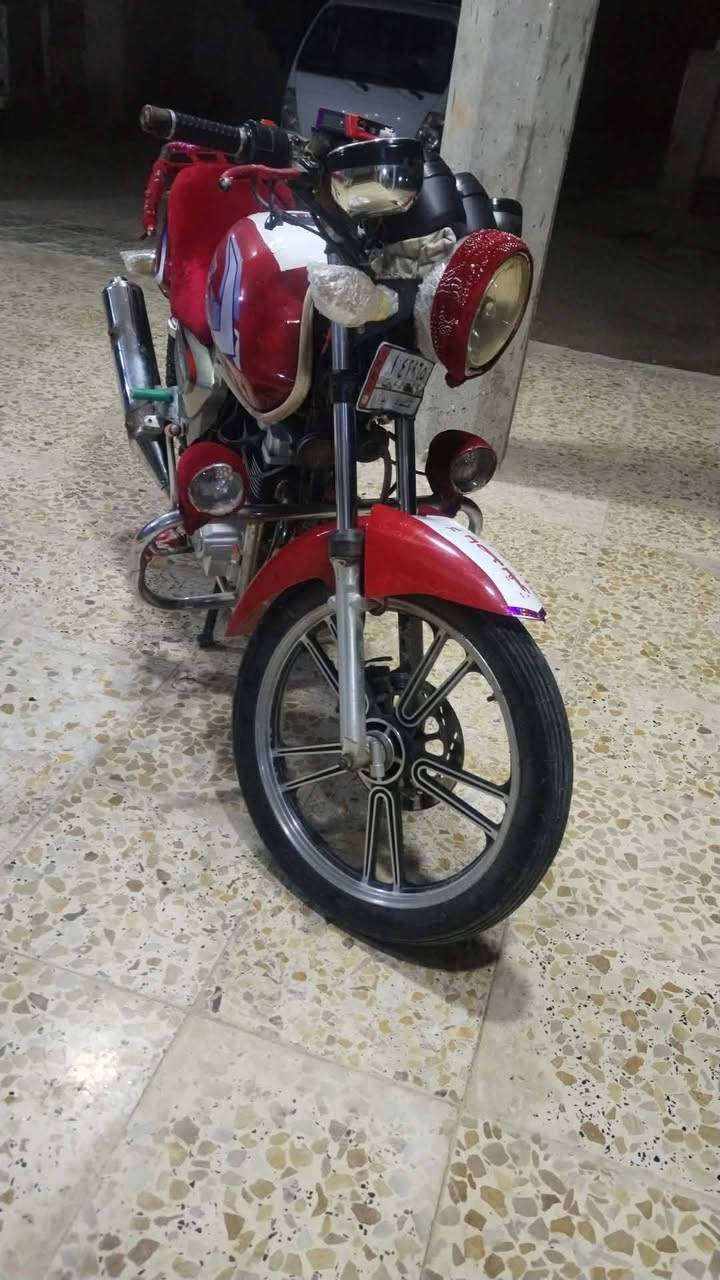 سلام عليكم دراجه جني واي 
٢٠١٤ اوراق اصولي مكفوله السعر 
650وبيهه مجال مكلف بل نشر رقم الولد ***********
ما جاوب خاص
