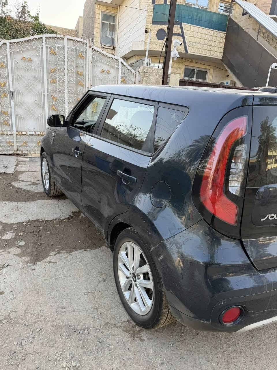 السلام عليكم صول 2017 وارد امريكي فول مواصفات عدا الفتحة  تحكم ستيرن مثبت سرعة شاشة  كامرة خلفية بيها قطعة وحدة صبغ جاملغ عكس السايق القمارة والبنيد جارد صور حادثها مال امريكا موجود معدل بارد على وضعة مبدل محرك جديد قبل ٤ اشهر ماشية حاليا ١٢٦٦٠٠ ميل بس السيارة رزنة وكلشي بيها جاهز مناقصها اي شي صدر جديد الداخل نظيف  السعر ١١٥ للتواصل *********** ممتواجد على الفيس
